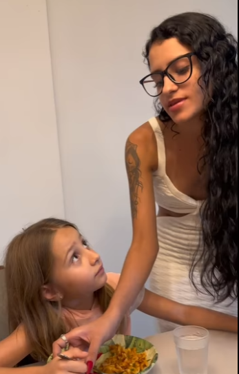 H1011010 Menino milionário trai madrasta interessada part2