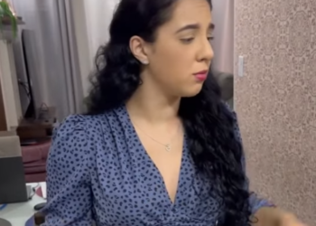 H1715010 Ela danificou celular para que sua mãe comprasse outro, olha que aconteceu part2