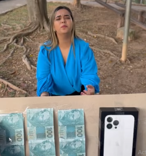 H1715008 namorado deu um cartaz de presente para ela, ela deixou sem saber que estava por trás disso part2