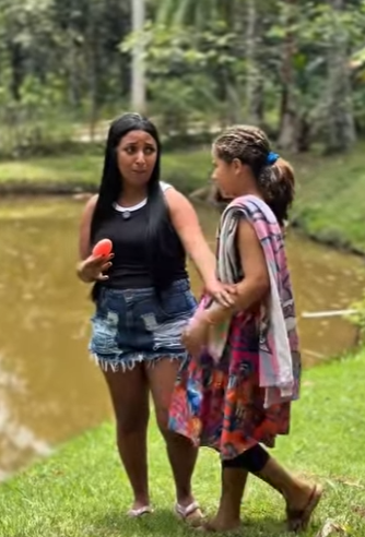 H1820006 MADRASTA COLOCOU ENTEADA PARA TOMAR BANHO NA LAGOA MARIDO DELA TOMOU UMA ATITUDE part2