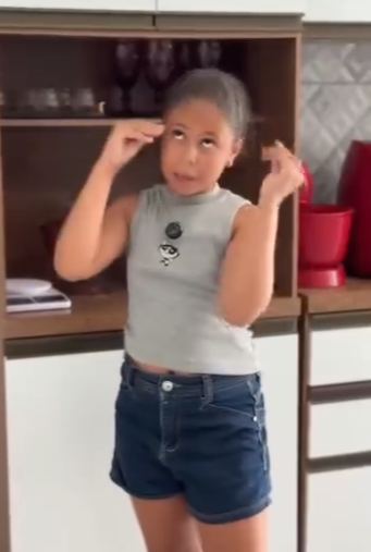 H1821009 EMPREGADA CONSEGUE DAR VOLTA POR CIMA part2