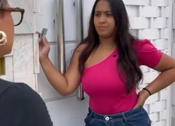 H1719011 Olha que essa garota fez com um negócio de cabeleireiro parte 2