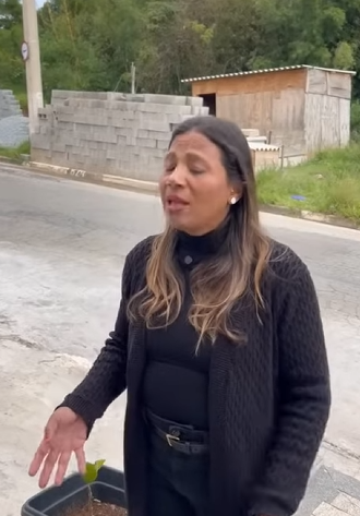 H1914005 Ele procura comida na casa da sua mãe depois de se casar part2