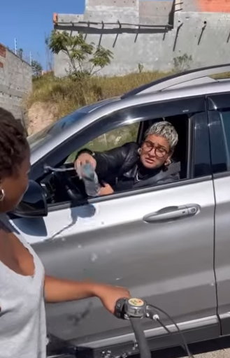 H1706017 Diz um ditado que mundo dá muitas voltas part2