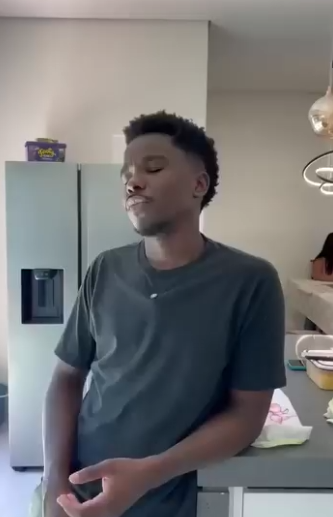 H0114002 Sua família foi visitá la por alguns dias acabaram ficando semanas parte 2