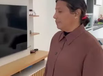 H1914006 Cansou de limpar toda vez que sua filha saia part2