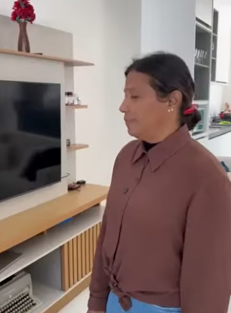 H1914006 Cansou de limpar toda vez que sua filha saia part2