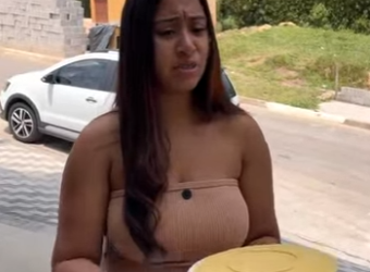 H1903012 Minha vizinha tinha péssimo hábito de sentir cheiro da comida toda vez que trazia isso aconteceu com ela part2