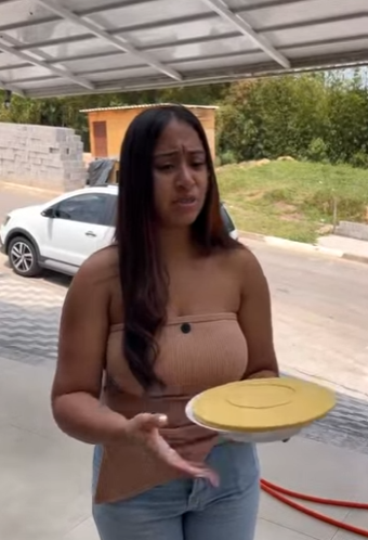 H1903012 Minha vizinha tinha péssimo hábito de sentir cheiro da comida toda vez que trazia isso aconteceu com ela part2