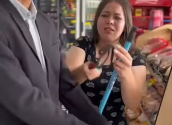 H1905017 Garota coloca sua foto no celular de um rapaz, mas você não vai acreditar porque ela fez isso part2