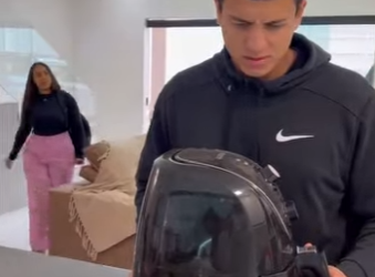 H1903019 Sempre no bairro tem um vizinho que carrega todos os papéis part2