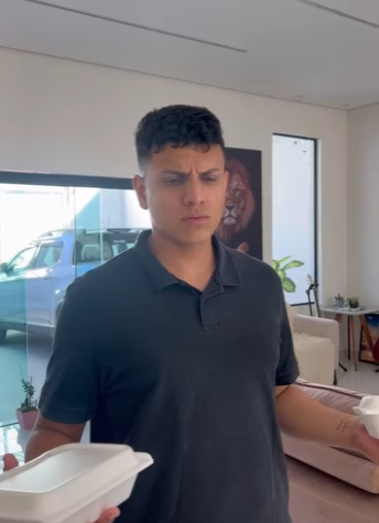 H0203009 Ele comprava comida todos os dias para que sua esposa não tivesse que cozinhar isso aconteceu part2