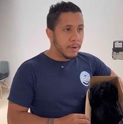 H2016013 Ela leva comida para seus novos vizinhos, depois tira vantagem deles part2