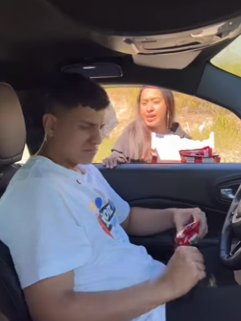 H0203006 Eles duvidaram da honestidade dessa moça vida lhe deu uma surpresa part2