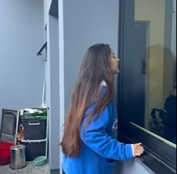 H1918012 Ela vive na rua, tia está cansada das suas noites de festa part2