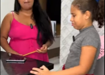 H2121007 MADRASTA CRUEL QUEBROU CELULAR DA ENTEADA MARIDO DELA TOMOU ATITUDE part2