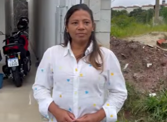 H2203007 Sua irmã se vestia igual ela, mas ela não gostava part2