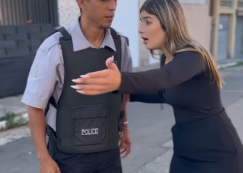 H2209006 Menina pega comida de mulher rica por esse triste motivo part2