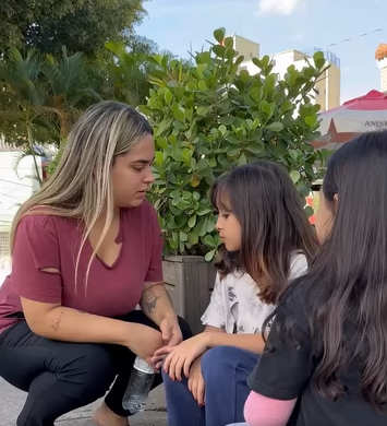 H2209005 Garota ensina uma grande lição uma empresária part2