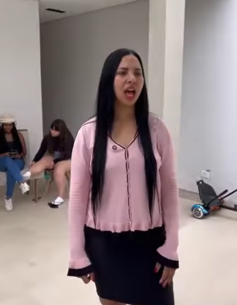 H2319004 Indo para casa da amiga quando ela precisava de algo queria vê la longe da irmã part2