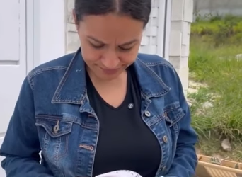 H2016017 Ela permitia que sua vizinha cozinhasse em casa, mas tinha que dar comida ela part2