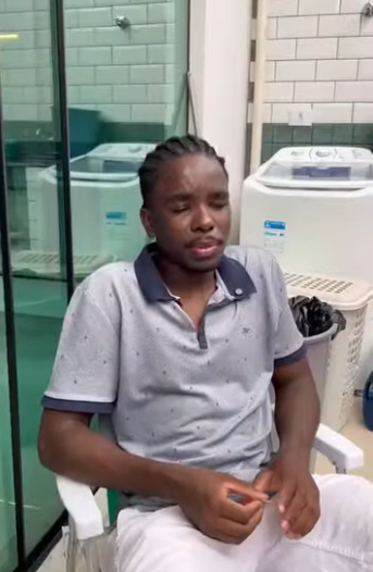 H2316004 Só tinha uma xícara para servir café então vizinha comprou muitas ela guardou para não usar part2