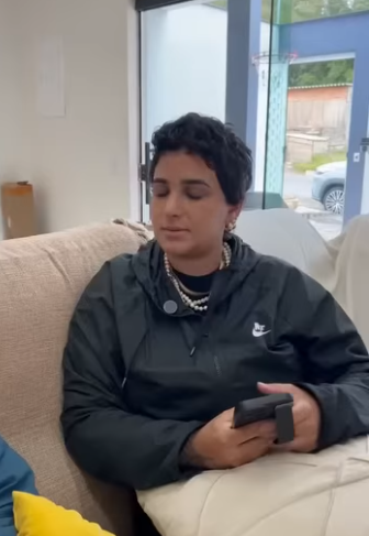 H2214012 Ela deu um carro para marido veja como ele pagou parte 2