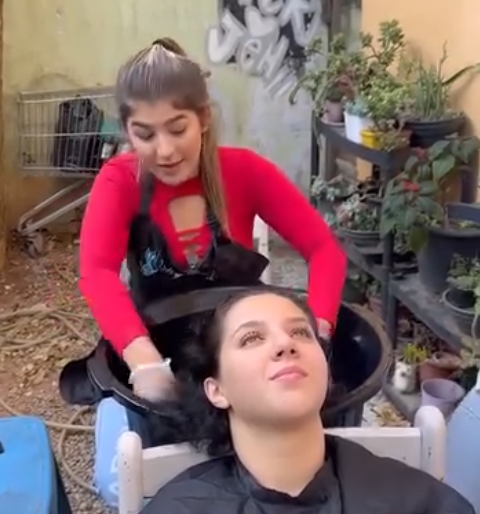 H2209012 Cliente destrói reputação da Cabeleireira por inveja part2