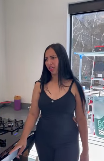 H2203011 Come esparguete da vizinha sem permissão part2