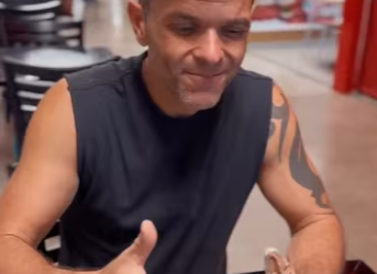 H2211004 Meu Namorado nunca deixa eu postar nada da gente nas minhas redes sociais,esse cara tá escondendo alguma coisa parte 2