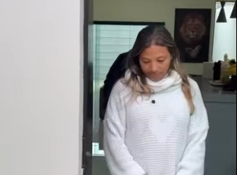 H2214021 Ela disse que marido tinha que dar tudo ela nada sua mãe part2