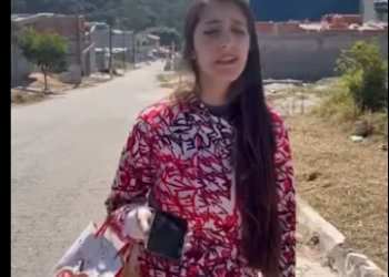 H0321003 Sua esposa fica irritada porque seu marido da presente para sua mãe part2