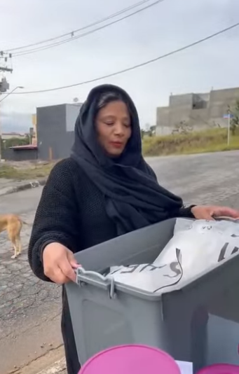 H2514001 Mãe vendeu leite do seu bebê para comprar roupas part2