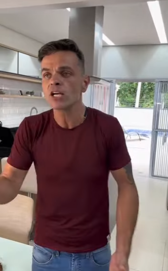 H2504009 Meu marido fala que minha família não ajuda com nada para natal,mas eu não acho certo eles ajudarem part2