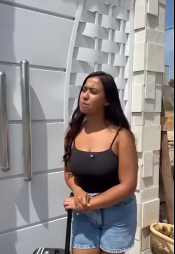 Depois de muito tempo no exterior, está jovem voltou para lar que mãe lhe deixou part2