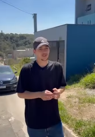 H2518012 Mandou fazer uma casa com os irmãos quando chegou não podia morar nela part2