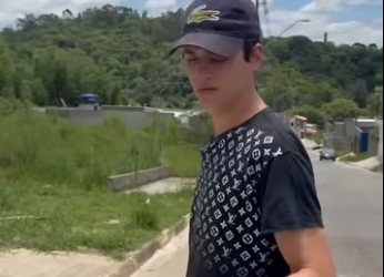 H2918010 Os dois viram quando carteira dela caiu part2