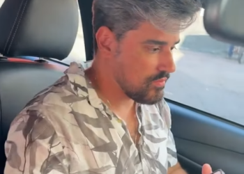 H2915005 Ela deu dinheiro do pai para as pessoas na rua parte 2