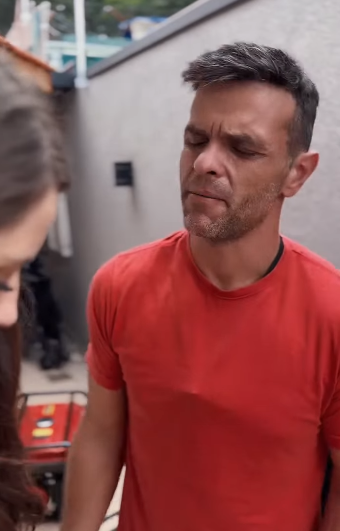 H2904003 Fui comprar umas roupas passei maior vergonha,o cartão não passou,meu Marido cancelou limite só pra pirraçar comigo part2