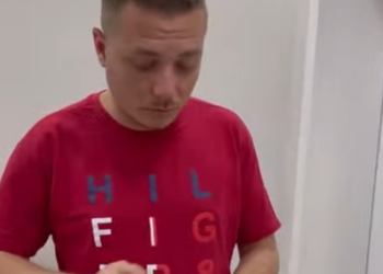 H2809007 Ele colocou uma câmera no banheiro da esposa para descobrir que ela estava fazendo part2