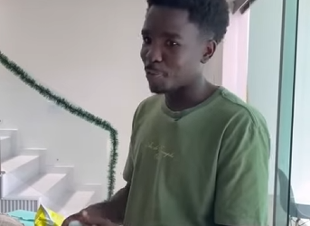 H2919018 Sua vizinha ri4 dele por causa das condições que ele vivia PARTE part2