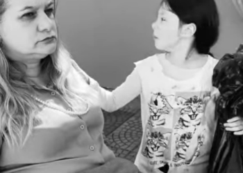 H0615016 Menina pega comida de mulher rica por esse triste motivo part2