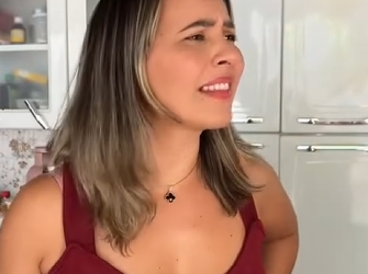 H0819010 Ela levou um presentinho para pai no dia do seu aniversário ele não quis part2