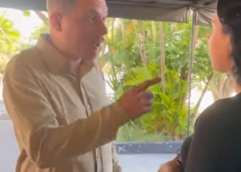 H0712011 Garçonete humilhou este cliente sem imaginar surpresa que ela teria part2