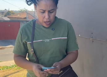 H0606007 Vendedora ambulante de laranja da show de honestidade! part2