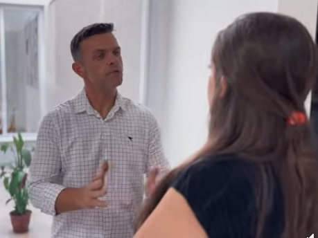 H0604009 filho da minha patroa acha que pode me fazer propostas indecentes me intimidar! Ele está tentando me prejudicar, mas minha patroa já percebeu tudo part2