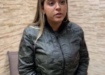 H0709002 Menina inteligente põe seu telefone para gravar desmascarar sua madrasta part2