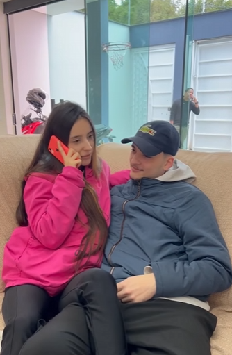 H0903004 Chegou dos EUA encontrou sua esposa com part2