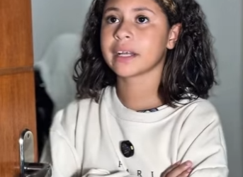 H0921006 ELA NÃO QUERIA TIRAR CASACO part2