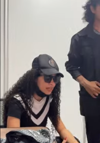 H0922006 Desenhou uma figura em sua ma para salvar sua vida recebeu uma grande recompensa part2